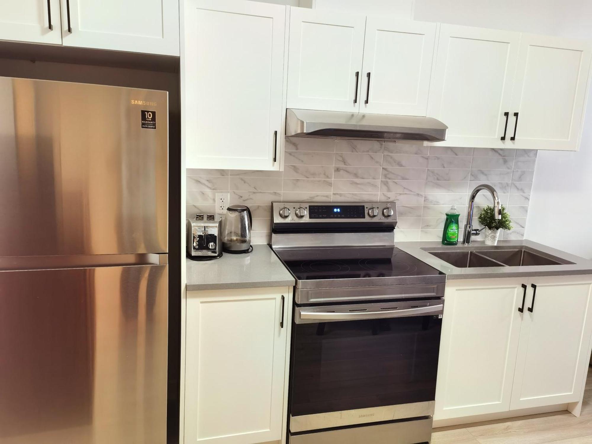 Sunflower Brand New Suite No Share Distrito de Distrito de Langley Exterior foto