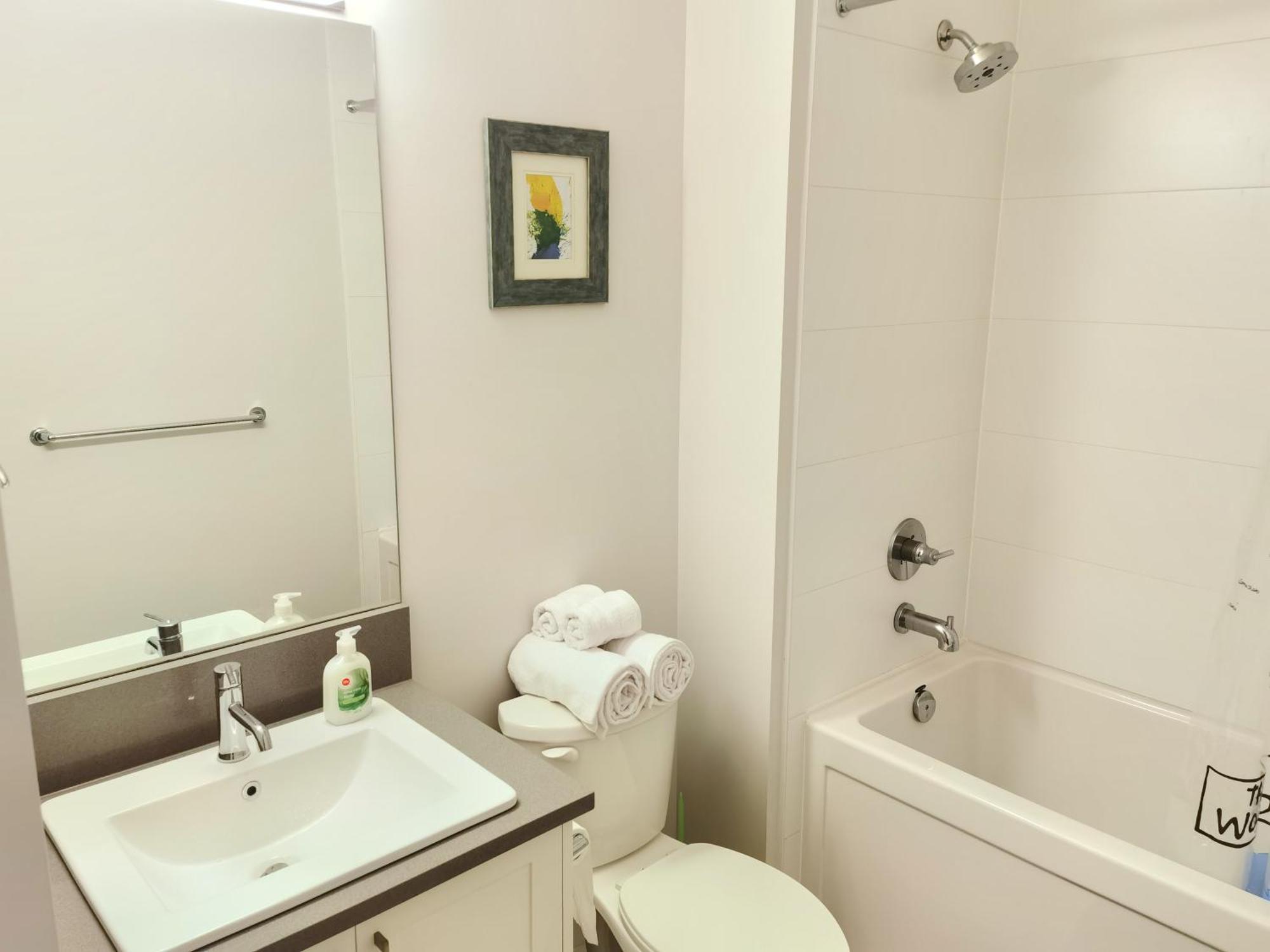 Sunflower Brand New Suite No Share Distrito de Distrito de Langley Exterior foto