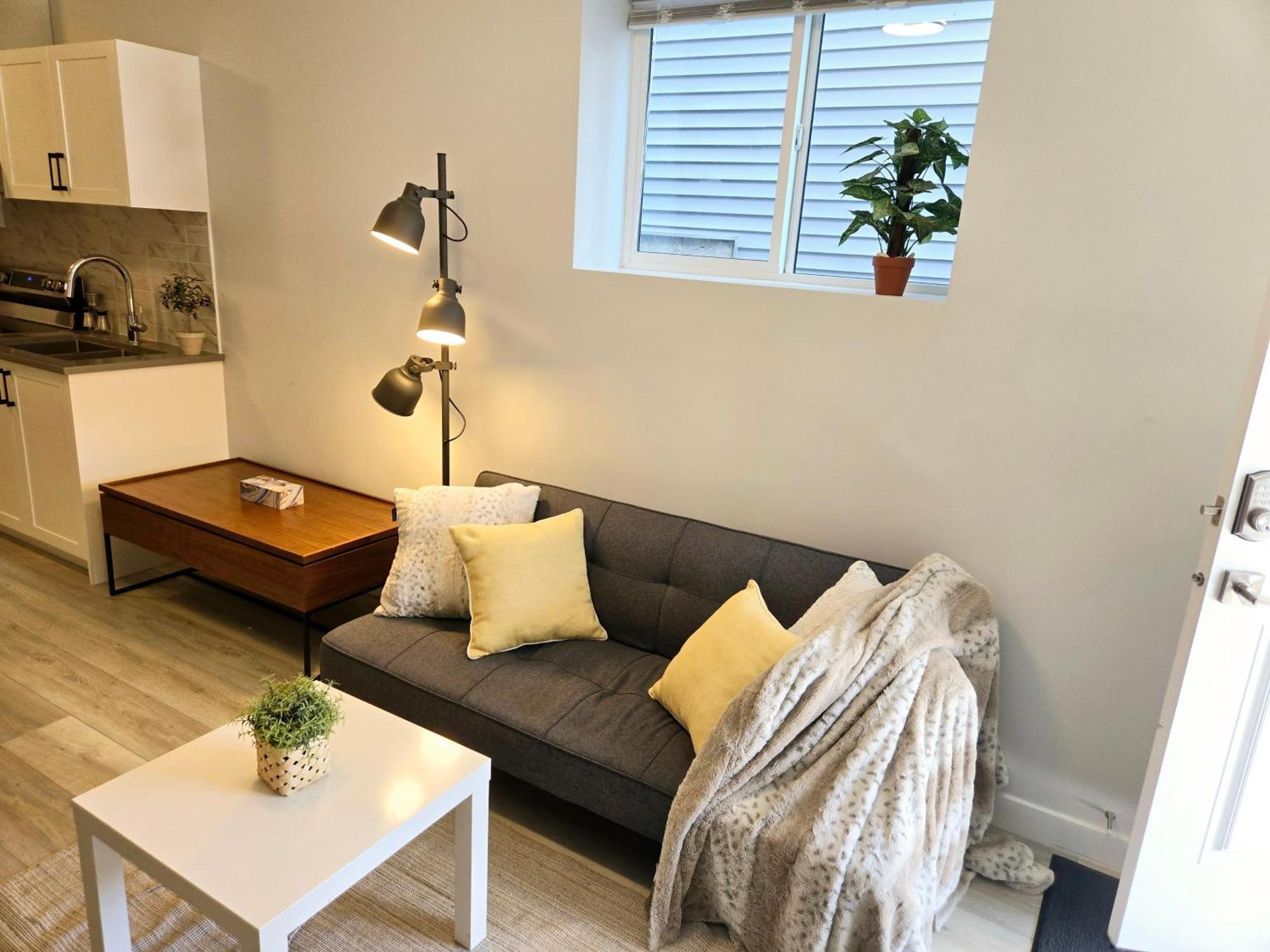 Sunflower Brand New Suite No Share Distrito de Distrito de Langley Exterior foto